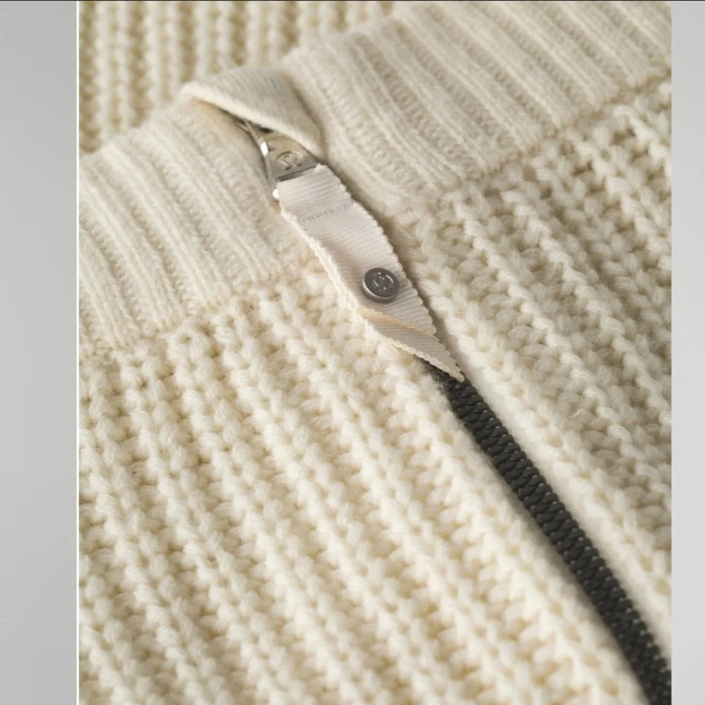 Lululemon Falling Freely Neck Warmer